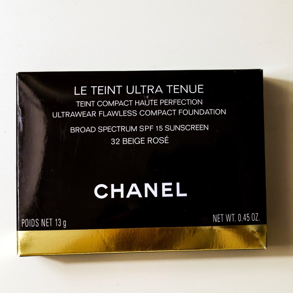 Chanel NEW Le Teint Ultra Tenue compact foundation